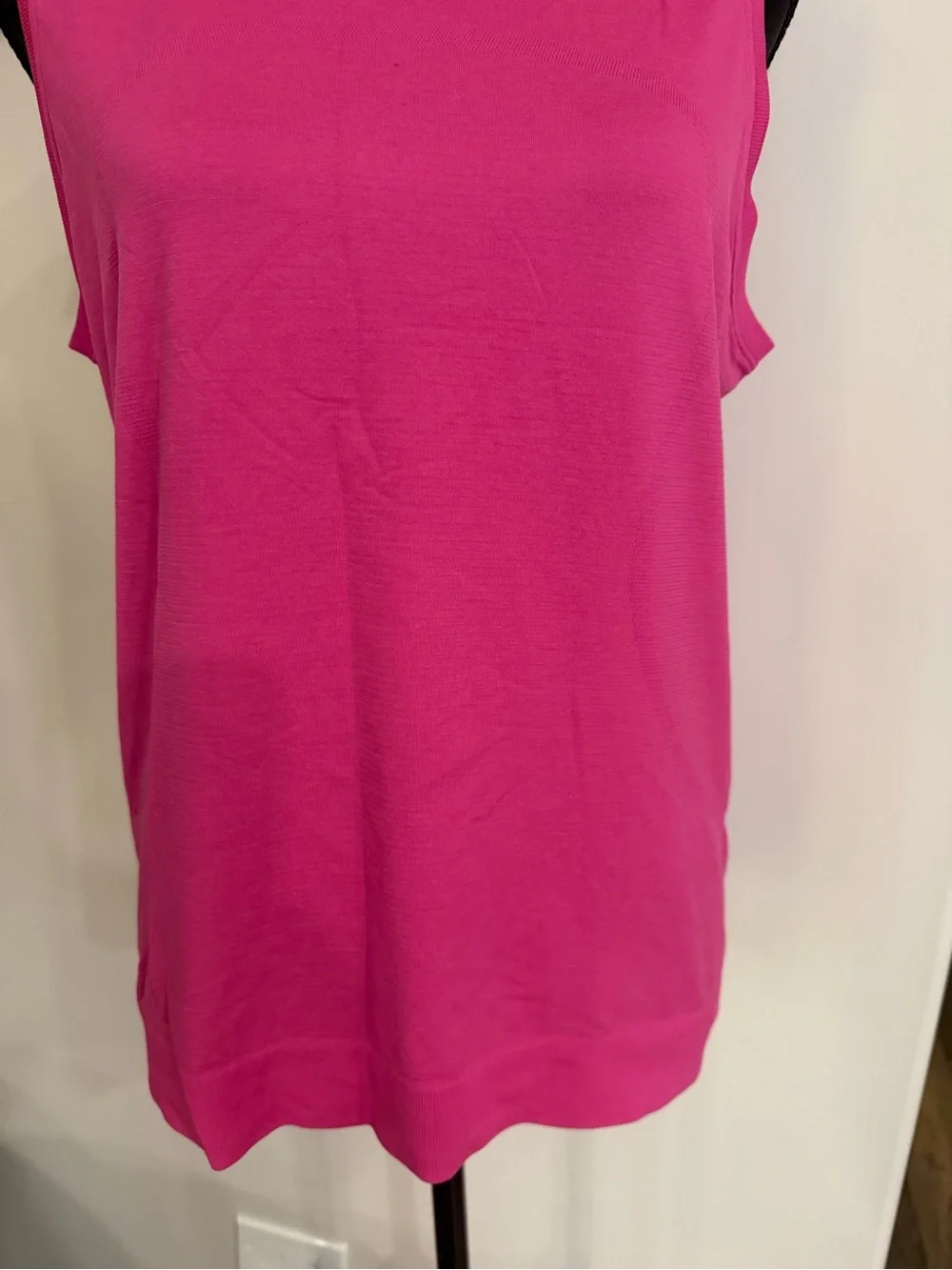 lululemon athletica women’s Sleeveless Crewneck Tank - Hot Pink size8